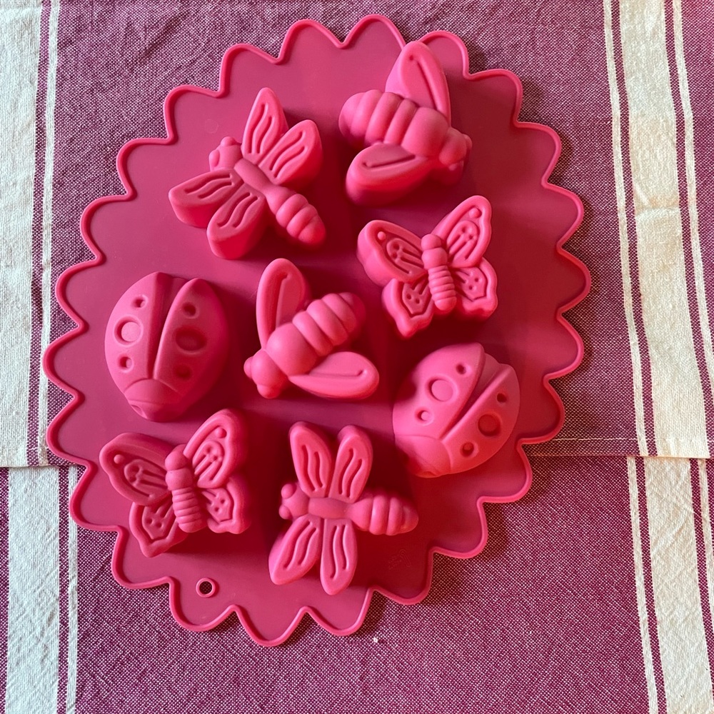 Silicone baking or freezing tray.